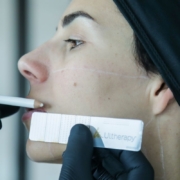 Lifting non chirurgico e lifting chirurgico tutte le differenze per un ringiovanimento viso su misura Lifting non chirurgico e lifting chirurgico tutte le differenze per un ringiovanimento viso su misura